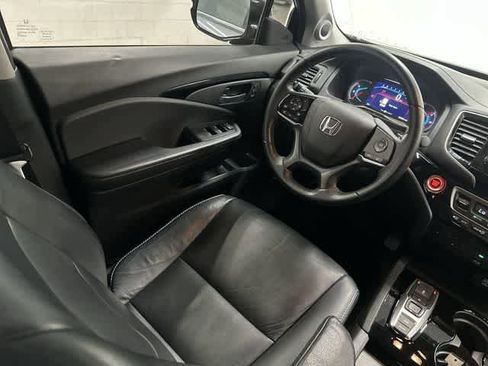 Used 2019 Honda Pilot Touring image 12