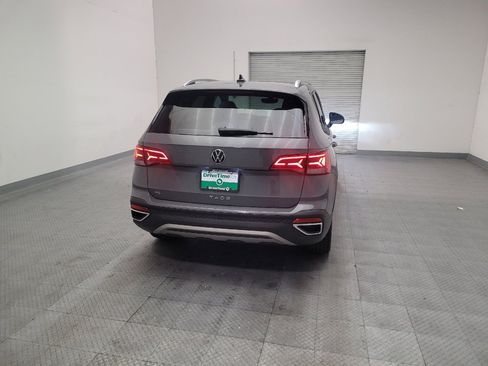 Used 2023 Volkswagen Taos SE w/ Panoramic Sunroof Package FWD image 7