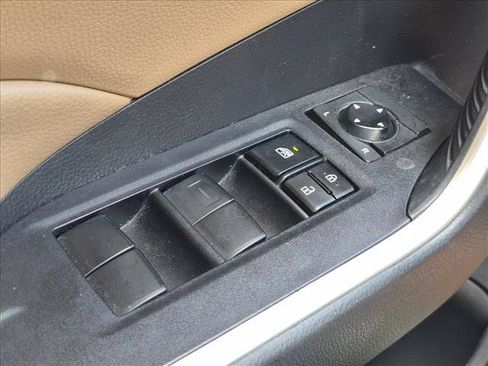 Used 2022 Toyota RAV4 LE FWD image 10