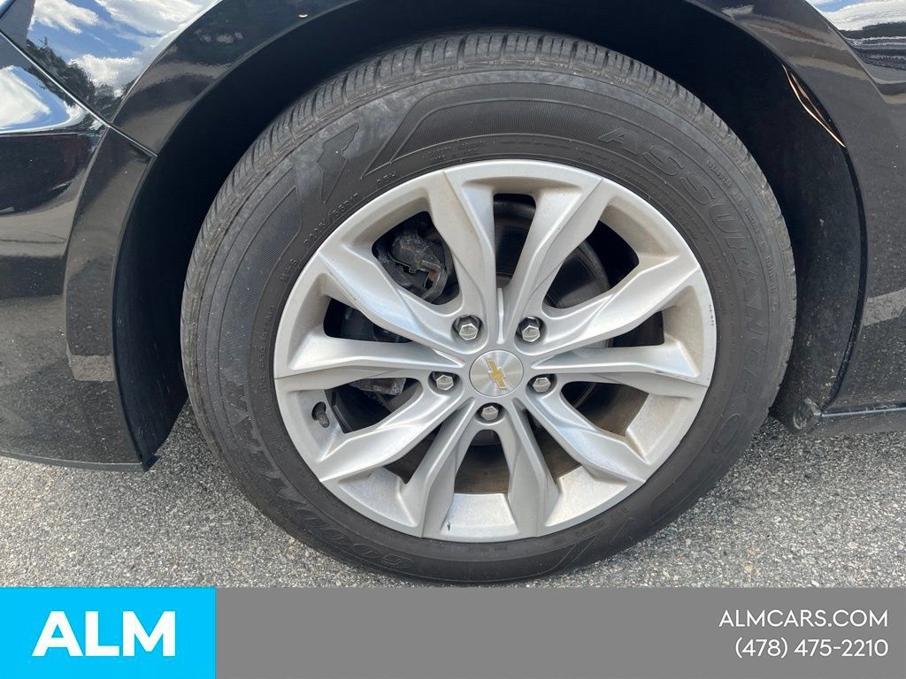 Used 2025 Chevrolet Malibu LT FWD image 3