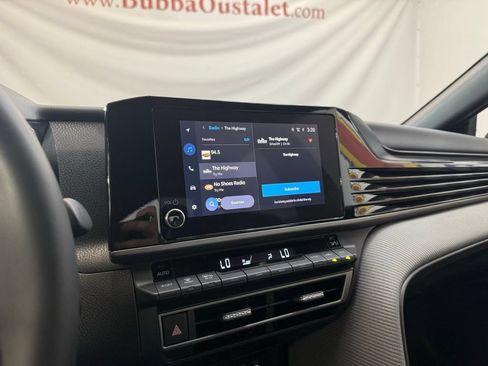 Used 2025 Toyota Camry SE w/ Convenience Package FWD image 13