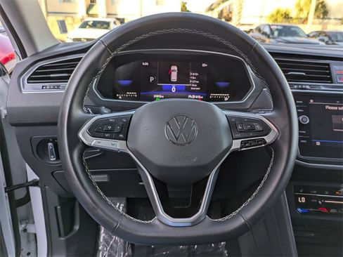 Used 2024 Volkswagen Tiguan SE image 21
