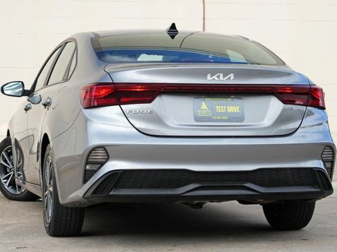 Used 2022 Kia Forte LXS FWD image 5