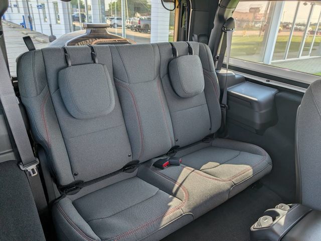 Used 2024 Jeep Wrangler Rubicon w/ Technology Group AWD/4WD image 5