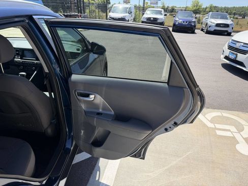 Used 2019 Kia Niro LX FWD image 12