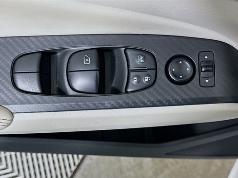 Used 2025 Nissan Altima 2.5 SV image 15