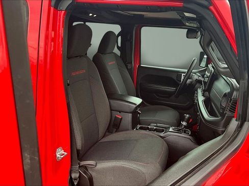 Used 2025 Jeep Wrangler Unlimited Rubicon w/ Convenience Group AWD/4WD image 29