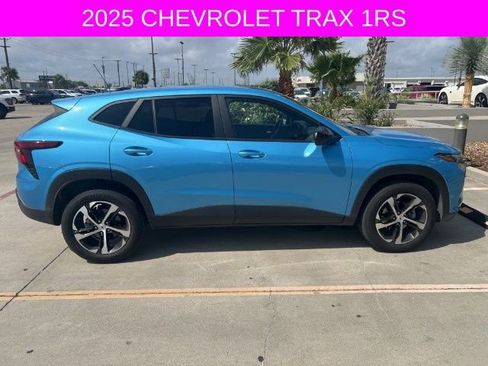 Used 2025 Chevrolet Trax RS image 3