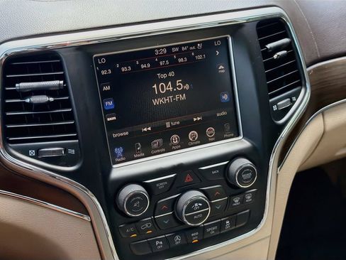 Used 2016 Jeep Grand Cherokee Overland AWD/4WD image 16