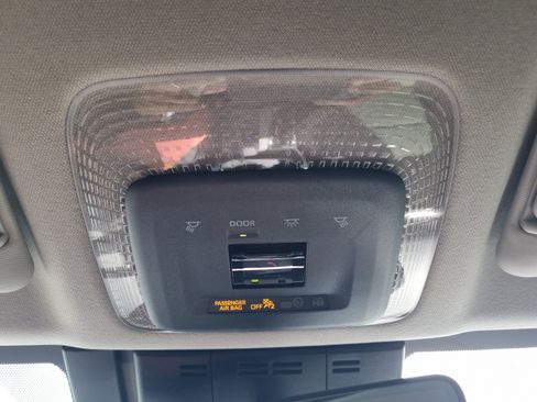 Used 2026 Toyota Prius XLE FWD image 32
