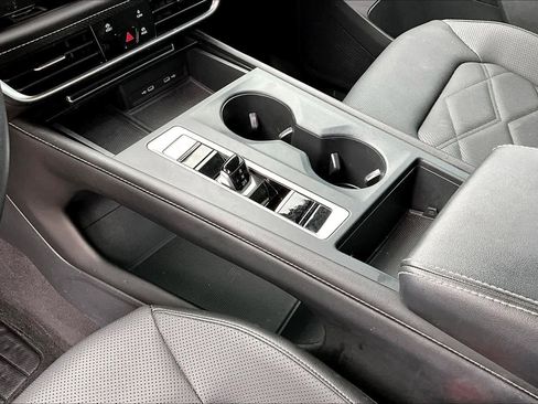 Used 2024 Volkswagen Atlas SE image 17