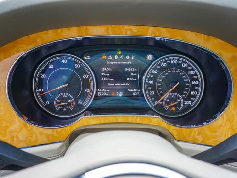 Used 2017 Bentley Bentayga image 13