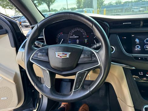 Used 2017 Cadillac XT5 FWD image 42