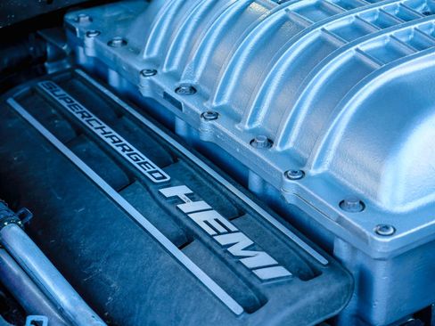 Used 2015 Dodge Challenger SRT Hellcat RWD image 7