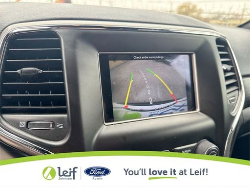 Used 2019 Jeep Grand Cherokee Laredo image 28