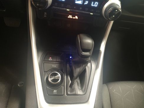 Used 2025 Toyota RAV4 XLE AWD/4WD image 8