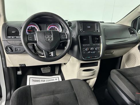 Used 2019 Dodge Grand Caravan SE FWD image 19