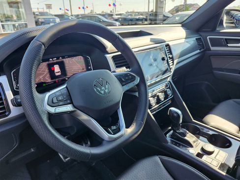 Certified 2023 Volkswagen Atlas Cross Sport SEL R-Line AWD/4WD image 8