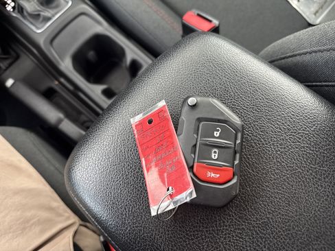 Used 2024 Jeep Wrangler Unlimited Rubicon image 31