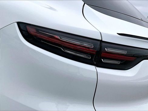 Certified 2023 Porsche Cayenne Platinum Edition AWD/4WD image 21