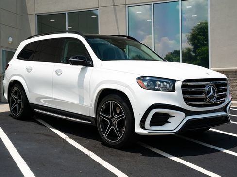 Used 2024 Mercedes-Benz GLS 450 4MATIC image 7