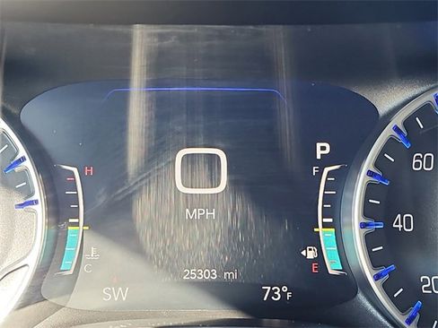 Used 2024 Chrysler Pacifica Touring-L image 16