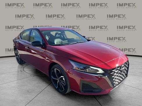 Used 2025 Nissan Altima 2.5 SR image 7