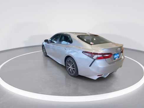 Used 2023 Toyota Camry SE image 6