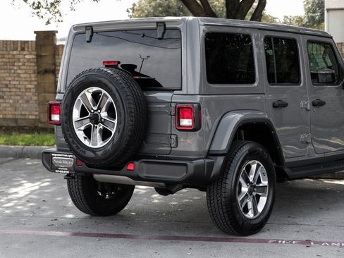Used 2022 Jeep Wrangler Unlimited Sahara w/ Cold Weather Group AWD/4WD image 16