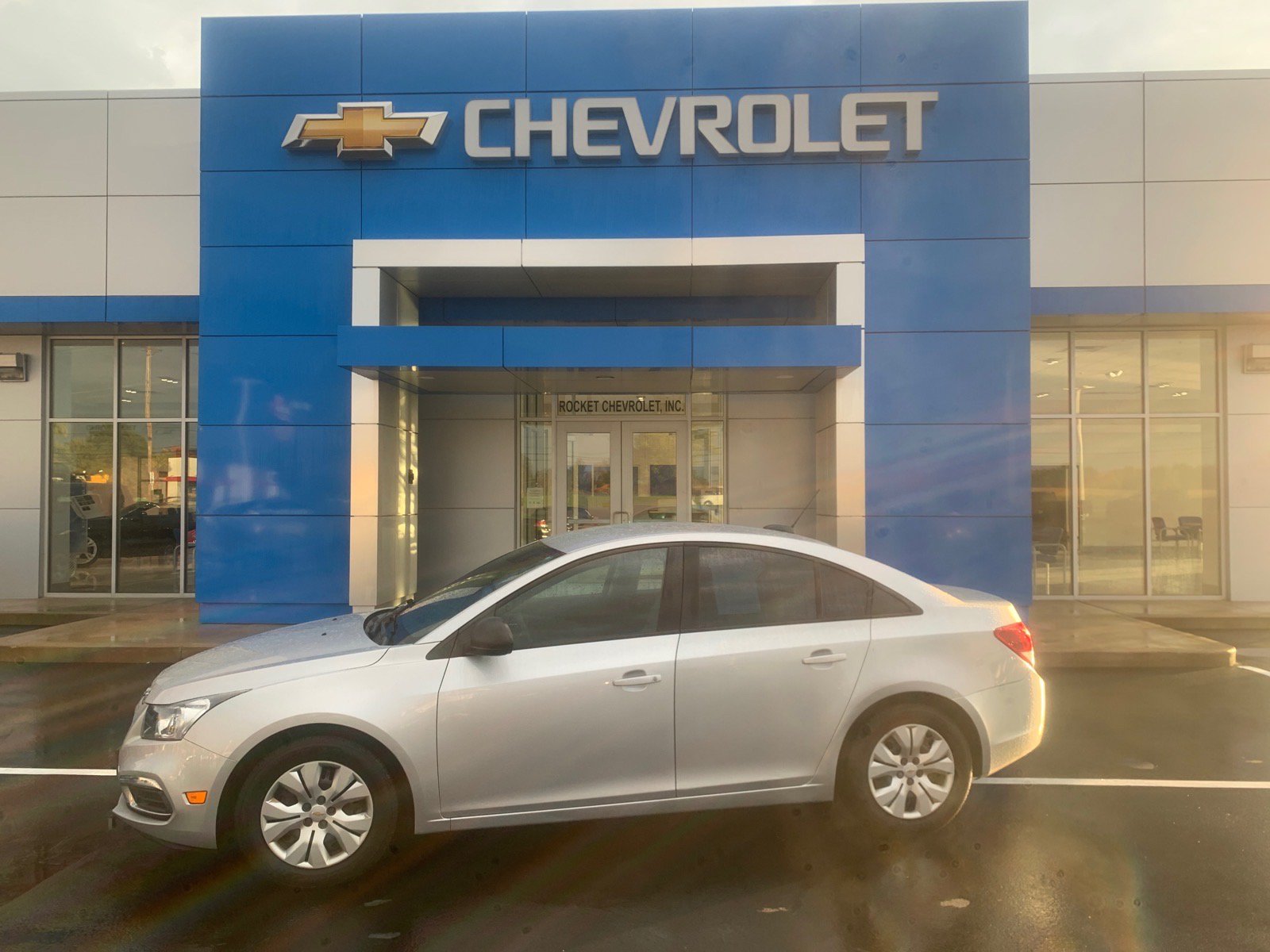 Used 2015 Chevrolet Cruze LS FWD image 1