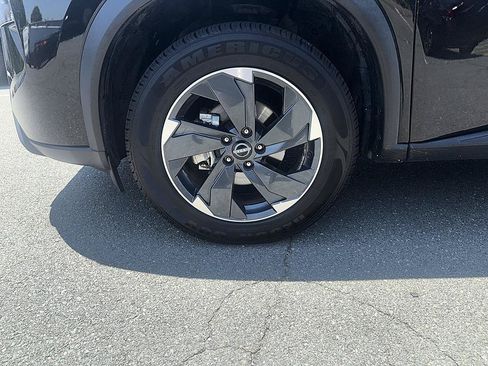 Certified 2024 Nissan Rogue SV AWD/4WD image 11