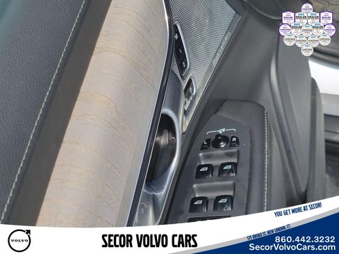 Used 2023 Volvo XC90 B6 Ultimate w/ Protection Package Premier AWD/4WD image 12