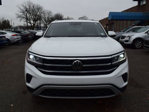 Used 2020 Volkswagen Atlas Cross Sport SE w/ Panoramic Sunroof Package image 2