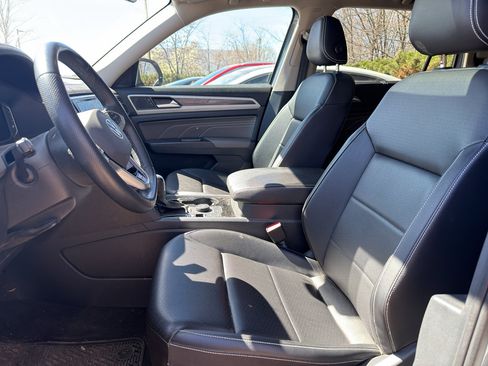 Used 2023 Volkswagen Atlas SEL R-Line image 2