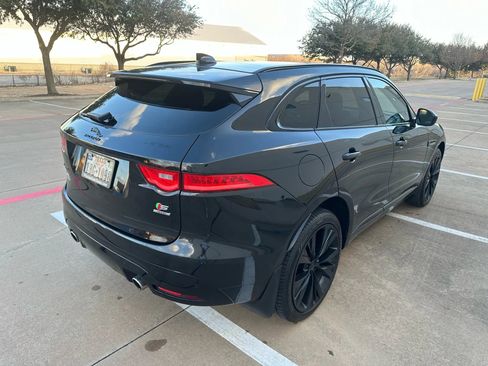 Used 2019 Jaguar F-PACE S image 9