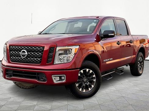Used 2019 Nissan Titan PRO-4X image 2