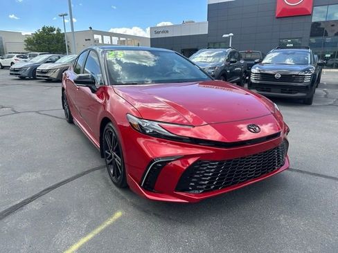 Used 2025 Toyota Camry XSE FWD image 2