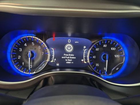 Used 2023 Chrysler Pacifica Touring-L FWD image 28