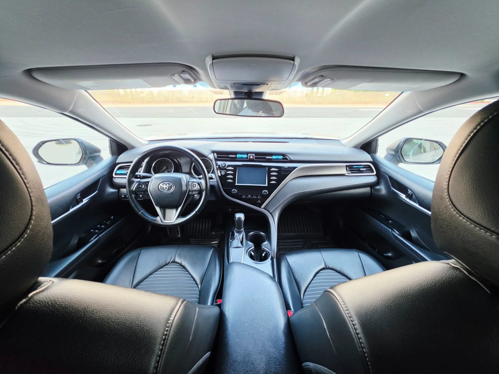 Used 2018 Toyota Camry SE FWD image 13