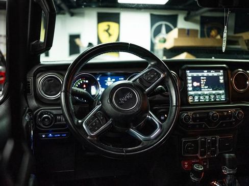 Used 2022 Jeep Wrangler Unlimited Rubicon 4xe AWD/4WD image 3