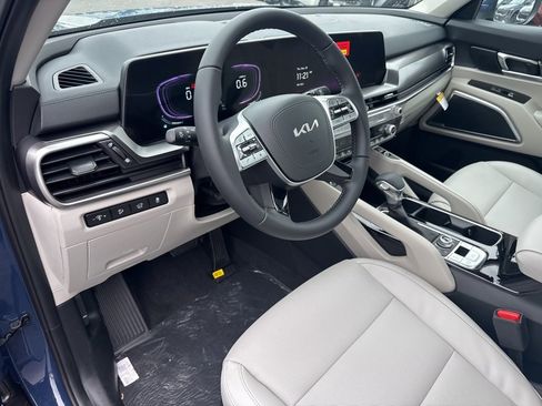 New 2025 Kia Telluride S image 10