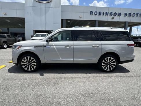 Used 2023 Lincoln Navigator L Reserve AWD/4WD image 8