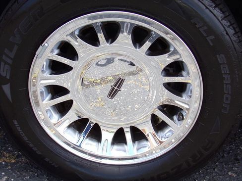 Used 2001 Lincoln Town Car Cartier RWD image 20