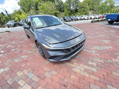 Used 2025 Hyundai Elantra Sport FWD image 38