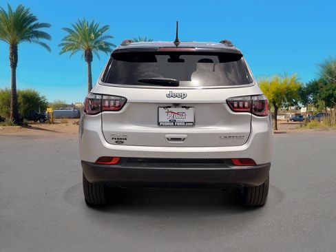 Used 2025 Jeep Compass Limited AWD/4WD image 4