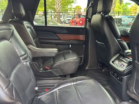 Used 2018 Lincoln Navigator Premiere AWD/4WD image 30