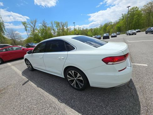 Used 2022 Volkswagen Passat 2.0T SE FWD image 8