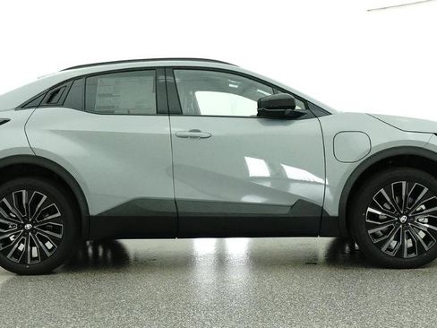 New 2026 Toyota C-HR AWD/4WD image 18