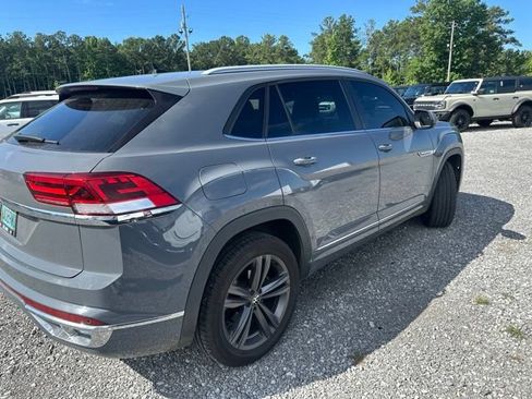 Used 2021 Volkswagen Atlas Cross Sport SE w/ Panoramic Sunroof Package FWD image 4