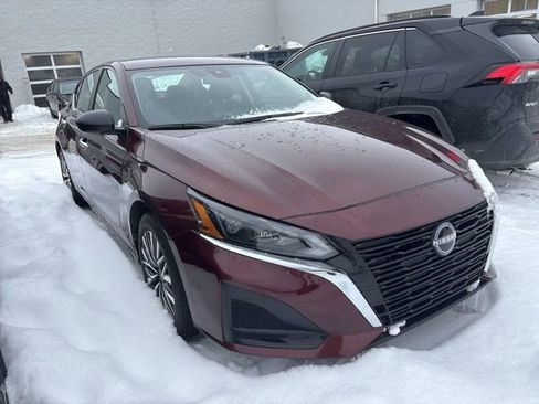 Used 2025 Nissan Altima 2.5 SV image 3